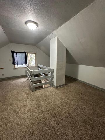 1034 University Drive N, Fargo, ND 58102
