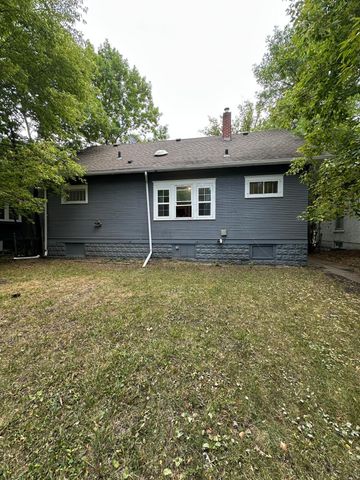 1034 University Drive N, Fargo, ND 58102
