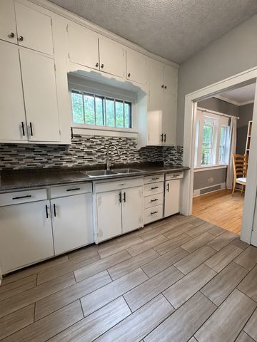 1034 University Drive N, Fargo, ND 58102