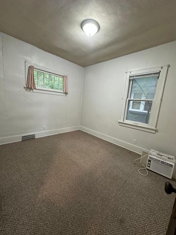 1034 University Drive N, Fargo, ND 58102