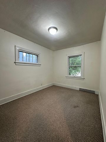 1034 University Drive N, Fargo, ND 58102