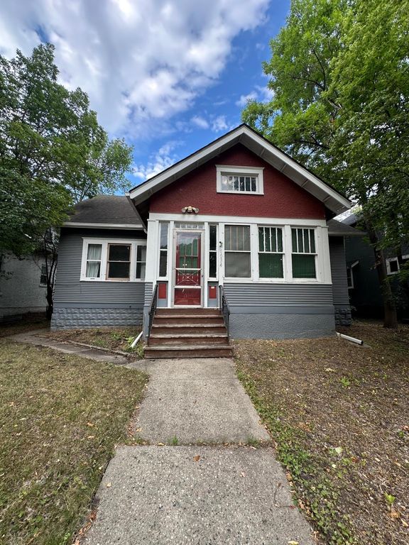 1034 University Drive N, Fargo, ND 58102
