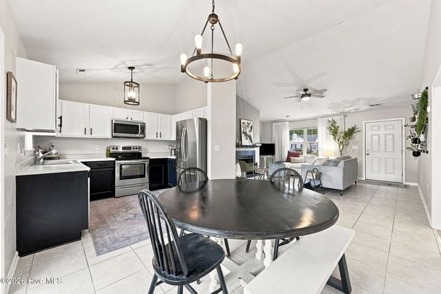 123 Lawndale Lane, Sneads Ferry, NC 28460