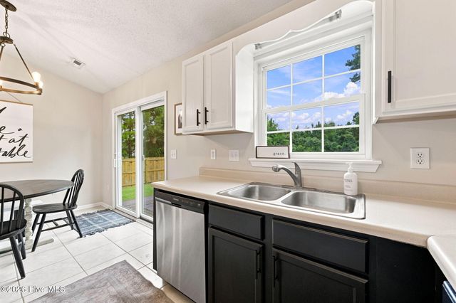 123 Lawndale Lane, Sneads Ferry, NC 28460