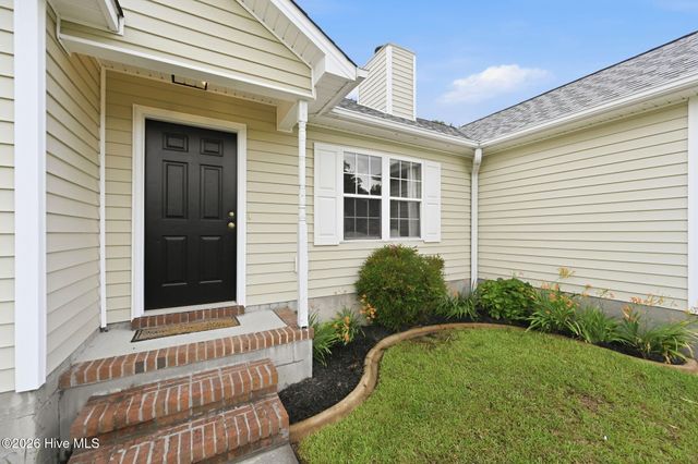 123 Lawndale Lane, Sneads Ferry, NC 28460