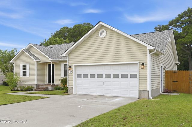 123 Lawndale Lane, Sneads Ferry, NC 28460