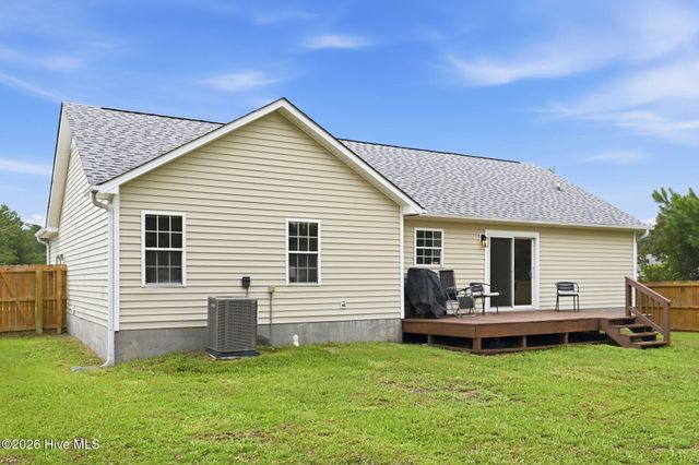 123 Lawndale Lane, Sneads Ferry, NC 28460