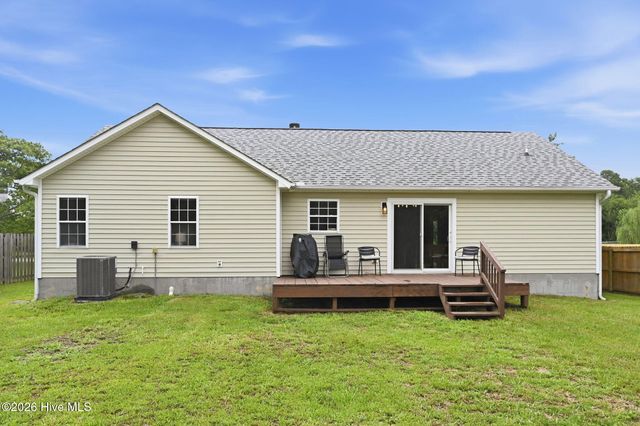 123 Lawndale Lane, Sneads Ferry, NC 28460