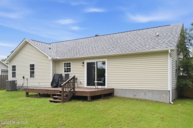 123 Lawndale Lane, Sneads Ferry, NC 28460