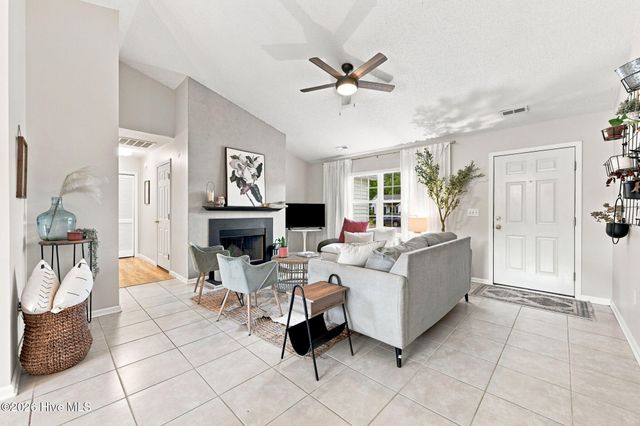 123 Lawndale Lane, Sneads Ferry, NC 28460