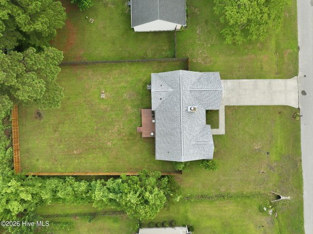 123 Lawndale Lane, Sneads Ferry, NC 28460