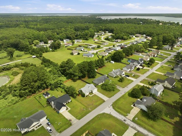 123 Lawndale Lane, Sneads Ferry, NC 28460