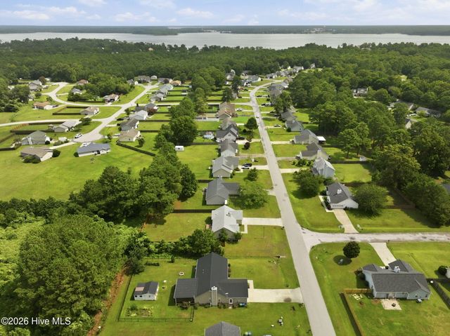 123 Lawndale Lane, Sneads Ferry, NC 28460