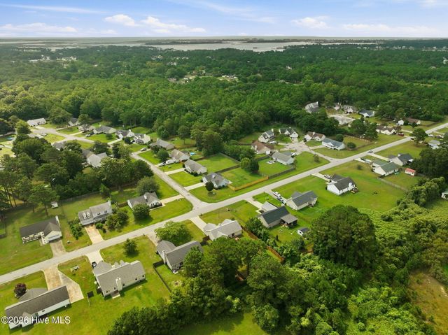123 Lawndale Lane, Sneads Ferry, NC 28460