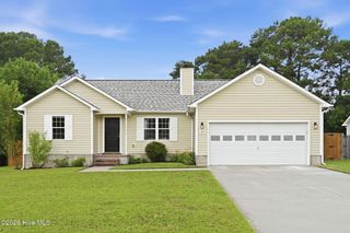 123 Lawndale Lane, Sneads Ferry, NC 28460