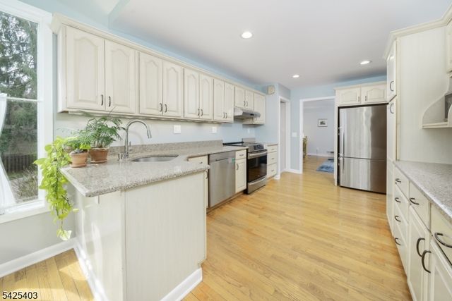 120 Brookside Dr, New Providence Boro, NJ 07974