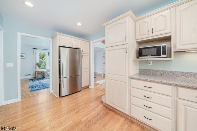 120 Brookside Dr, New Providence Boro, NJ 07974