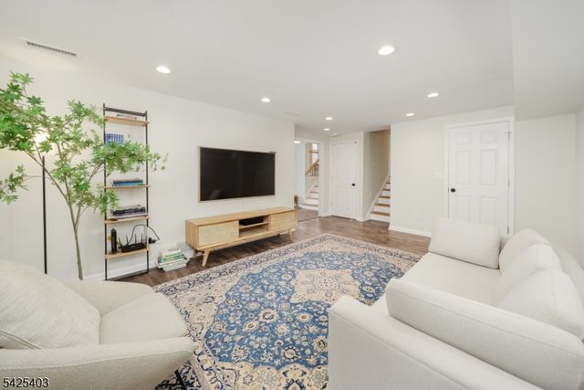 120 Brookside Dr, New Providence Boro, NJ 07974