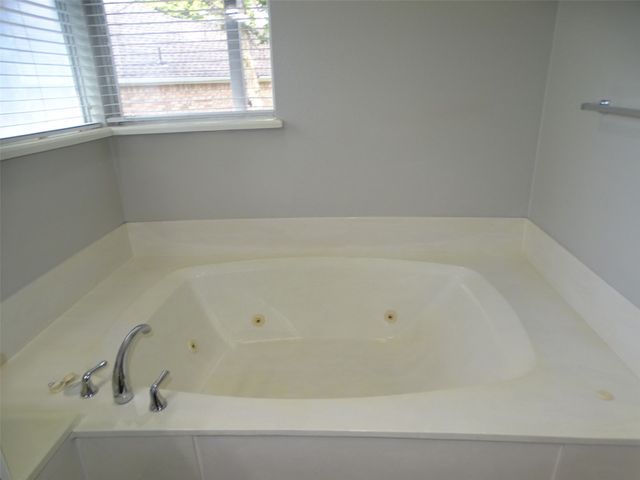 909 Hickory Knob Circle, Cedar Hill, TX 75104