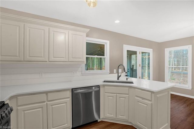 503 N Greenbriar Street, Liberty, NC 27298