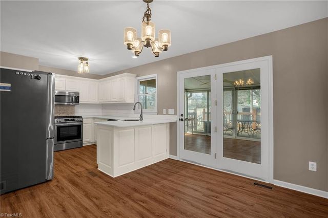 503 N Greenbriar Street, Liberty, NC 27298