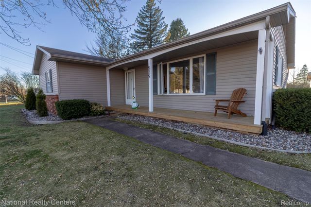 529 N Watkins, Perry, MI 48872