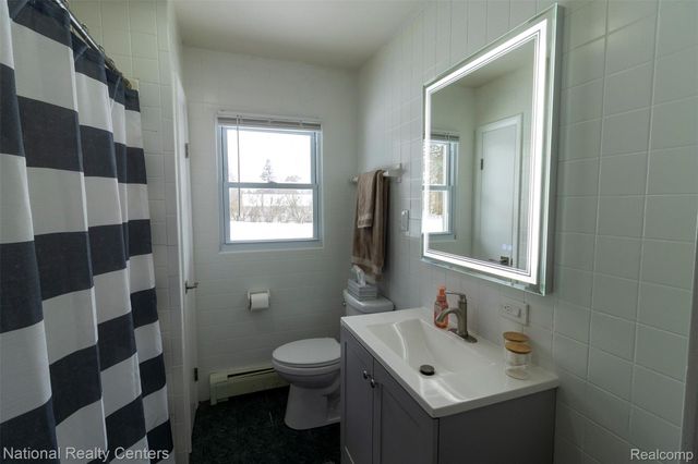 529 N Watkins, Perry, MI 48872