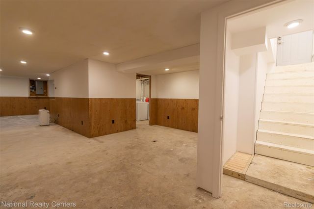 529 N Watkins, Perry, MI 48872