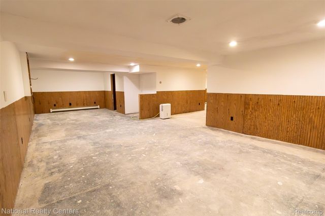 529 N Watkins, Perry, MI 48872