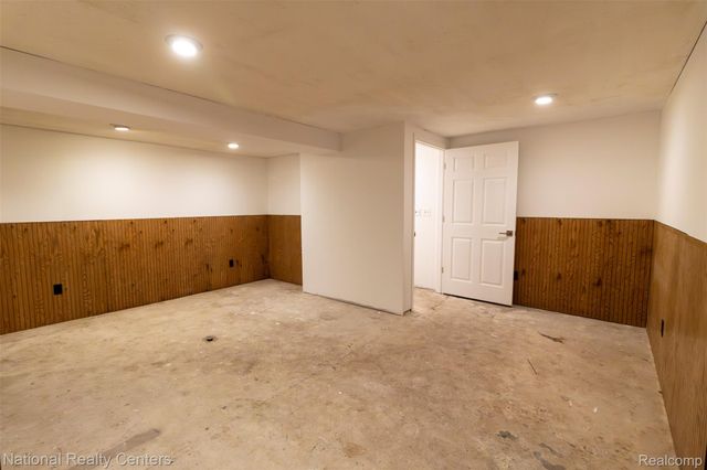 529 N Watkins, Perry, MI 48872