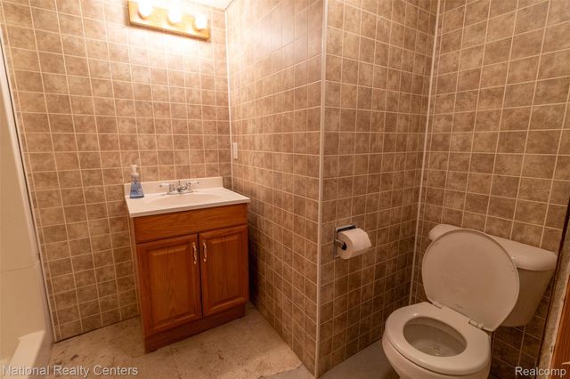 529 N Watkins, Perry, MI 48872