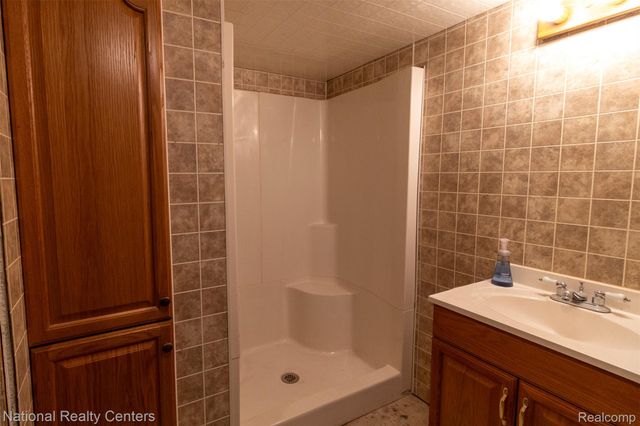 529 N Watkins, Perry, MI 48872