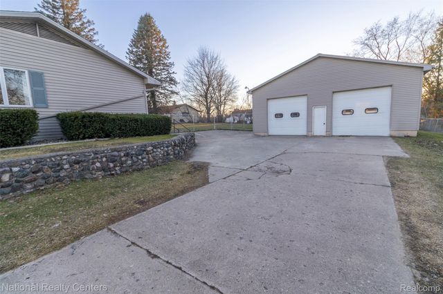 529 N Watkins, Perry, MI 48872