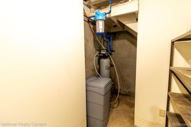 529 N Watkins, Perry, MI 48872