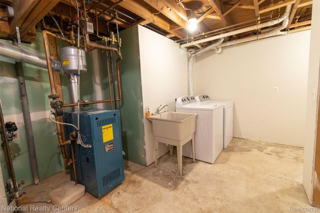 529 N Watkins, Perry, MI 48872