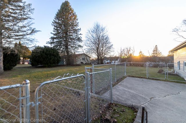 529 N Watkins, Perry, MI 48872