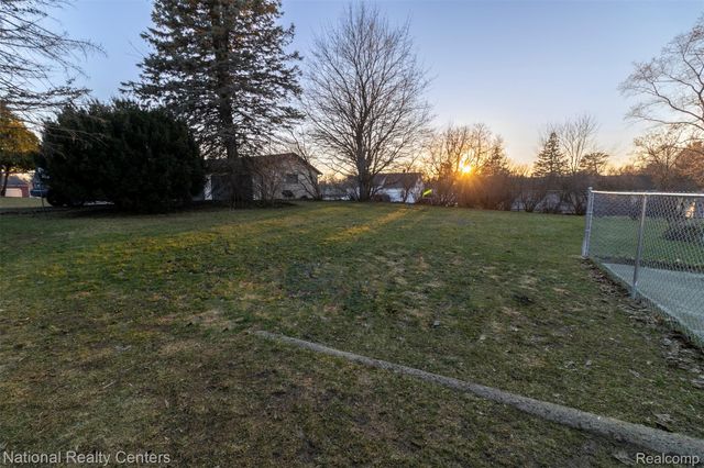 529 N Watkins, Perry, MI 48872