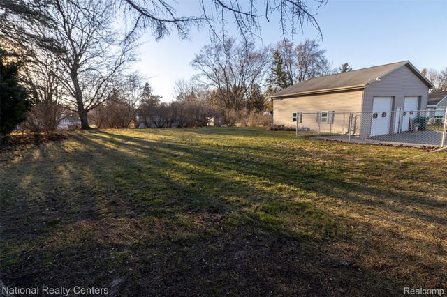 529 N Watkins, Perry, MI 48872