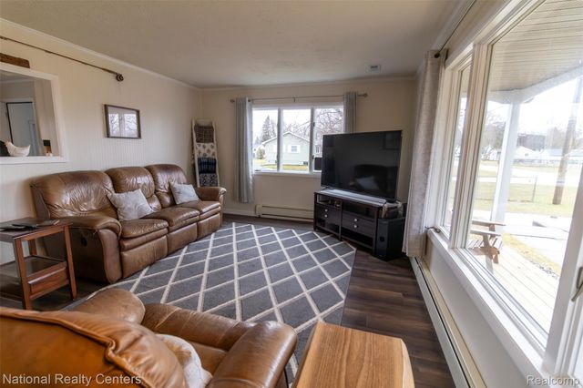 529 N Watkins, Perry, MI 48872