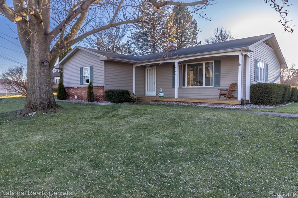 529 N Watkins, Perry, MI 48872