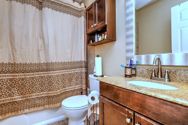793 West Main Street APT E, Meriden, CT 06451