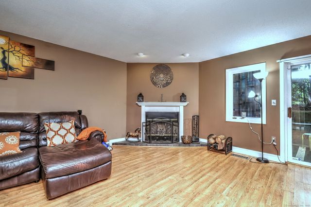 793 West Main Street APT E, Meriden, CT 06451