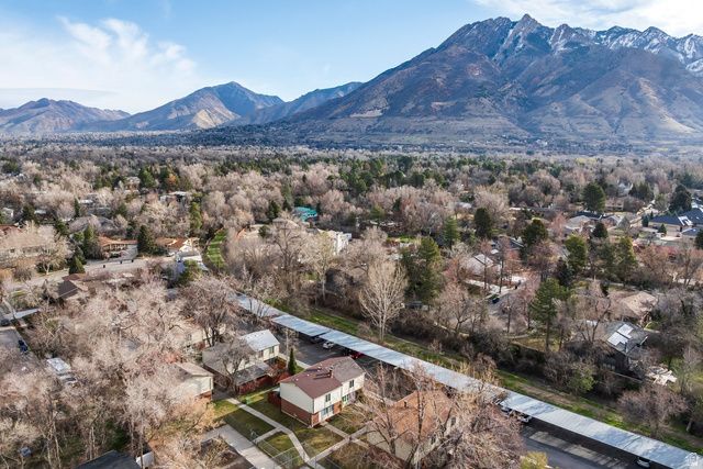 6066 S 2075 E, Holladay, UT 84121