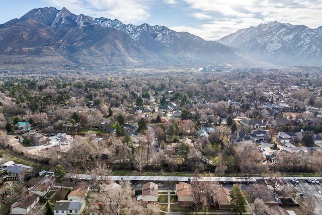 6066 S 2075 E, Holladay, UT 84121