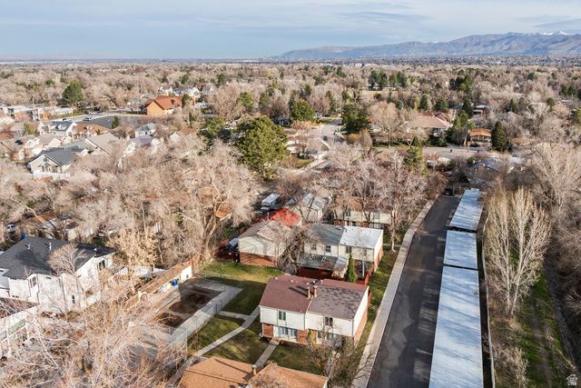 6066 S 2075 E, Holladay, UT 84121