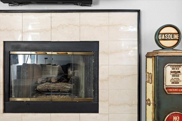 2070 Stonefield Ln, Santa Rosa, CA 95403