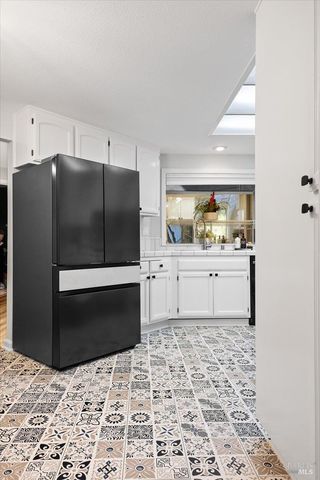 2070 Stonefield Ln, Santa Rosa, CA 95403