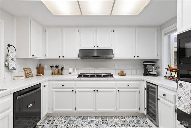 2070 Stonefield Ln, Santa Rosa, CA 95403