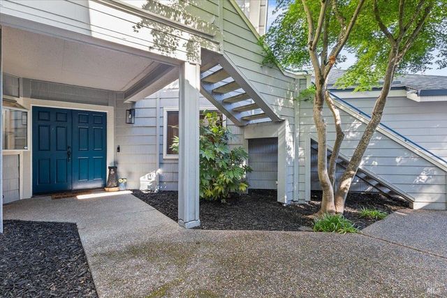 2070 Stonefield Ln, Santa Rosa, CA 95403