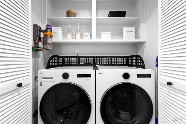 2070 Stonefield Ln, Santa Rosa, CA 95403